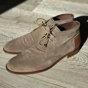 Johnston & Murphy 1850 Hopson Suede Chukka Boots